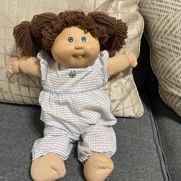 Vintage Cabbage Patch Kids Doll With Tooth Brown Hair Blue Eyes - Picture 1 of 4